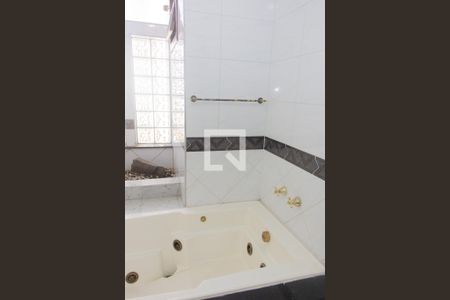 Casa à venda com 220m², 4 quartos e 3 vagasBanheiro 1 Suíte