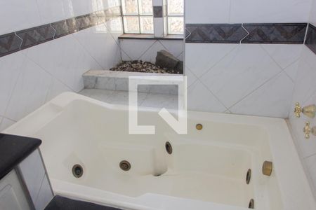 Casa à venda com 220m², 4 quartos e 3 vagasBanheiro 1 Suíte - dealhes