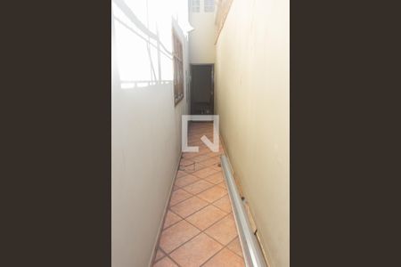 Casa à venda com 220m², 4 quartos e 3 vagasQuintal - corredor
