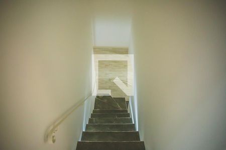 Escadas de casa para alugar com 3 quartos, 150m² em Saúde, São Paulo