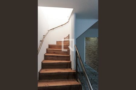 Escada de casa para alugar com 3 quartos, 115m² em Vila California, São Paulo