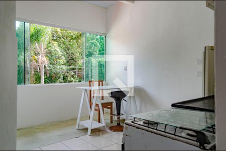 Sala / Cozinha de kitnet/studio para alugar com 1 quarto, 35m² em Campeche Central, Florianópolis
