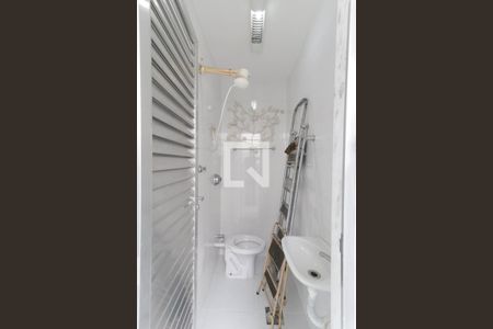 Apartamento à venda com 90m², 2 quartos e 2 vagas Apartamento à venda com 90m², 2 quartos e 2 vagasBanheiro de Serviço