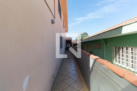 Casa à venda com 330m², 3 quartos e 2 vagasCorredor