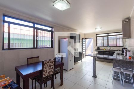 Casa à venda com 330m², 3 quartos e 2 vagasCozinha