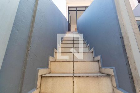 Casa à venda com 330m², 3 quartos e 2 vagasEscada