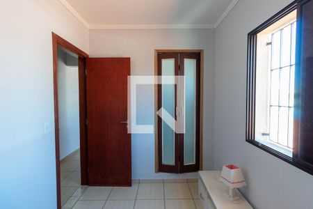 Casa à venda com 330m², 3 quartos e 2 vagasQuarto Suíte 2