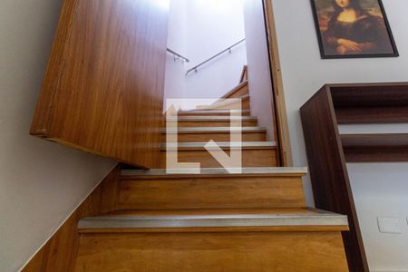 Escada de casa para alugar com 3 quartos, 175m² em Vila Ré, São Paulo