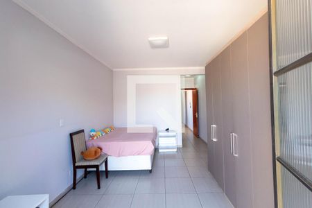 Casa à venda com 330m², 3 quartos e 2 vagasQuarto Suíte 3