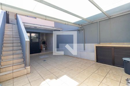 Casa à venda com 330m², 3 quartos e 2 vagasQuintal