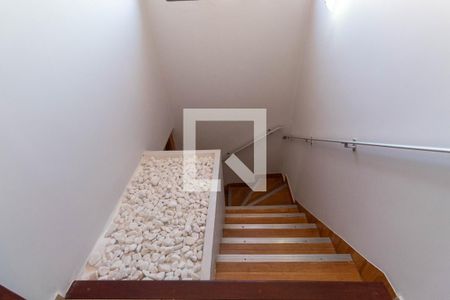 Casa à venda com 330m², 3 quartos e 2 vagasEscada