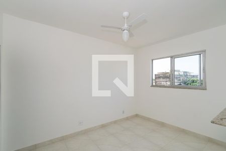 Sala de apartamento para alugar com 1 quarto, 30m² em Olaria, Rio de Janeiro
