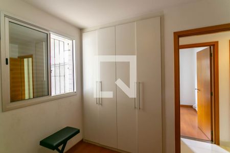 Quarto 2 de apartamento para alugar com 3 quartos, 120m² em Santa Efigênia, Belo Horizonte