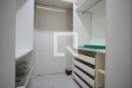 Closet da Suíte 1 de apartamento à venda com 4 quartos, 186m² em Passo D’areia, Porto Alegre