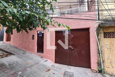 Casa para alugar com 340m², 2 quartos e 2 vagasFachada plaquinha 