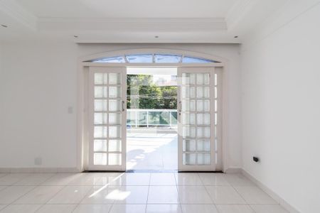 Sala de casa à venda com 4 quartos, 250m² em São Domingos, São Paulo