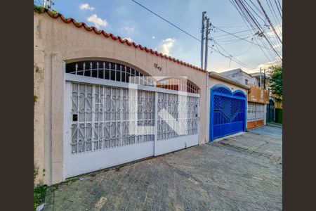 Fachada de casa à venda com 3 quartos, 300m² em Campo Belo, São Paulo