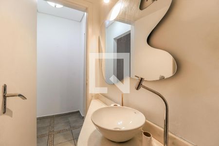 Casa à venda com 300m², 3 quartos e 2 vagasLavabo