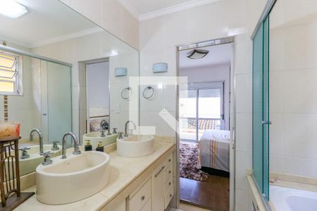 Casa à venda com 300m², 3 quartos e 2 vagasBanheiro da Suíte