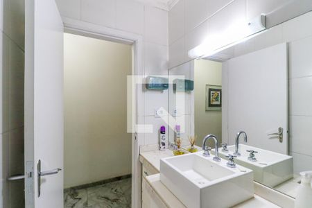 Casa à venda com 300m², 3 quartos e 2 vagasBanheiro