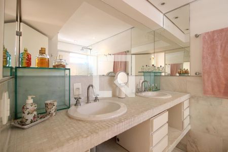 Apartamento à venda com 150m², 3 quartos e 1 vagaBanheiro da Suíte