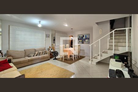 Casa de condomínio para alugar com 130m², 3 quartos e sem vagaSala