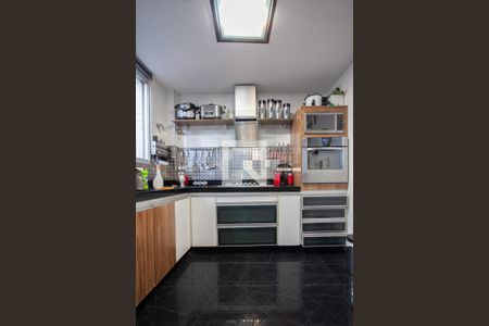 Apartamento à venda com 130m², 4 quartos e 2 vagasCozinha