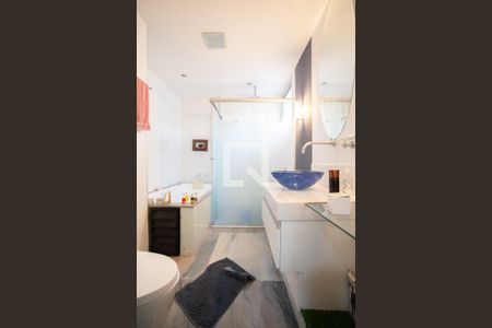 Apartamento à venda com 130m², 4 quartos e 2 vagasBanheiro da Suíte 1