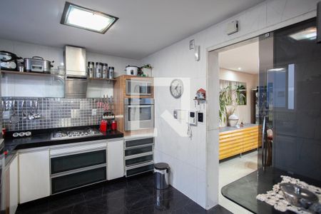 Apartamento à venda com 130m², 4 quartos e 2 vagasCozinha