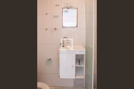 Banheiro de casa para alugar com 1 quarto, 60m² em Vila Ipojuca, São Paulo