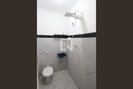 Banheiro de kitnet/studio para alugar com 1 quarto, 50m² em Pinheiros, São Paulo
