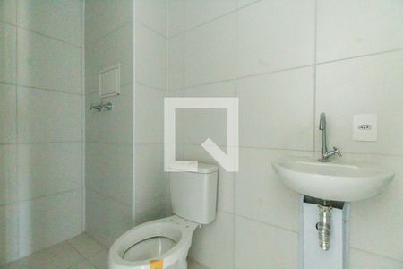 Banheiro de kitnet/studio para alugar com 1 quarto, 23m² em Vila Esperança, São Paulo