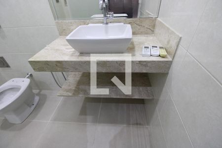Banheiro da Suíte de casa para alugar com 3 quartos, 90m² em Vista Alegre, Rio de Janeiro