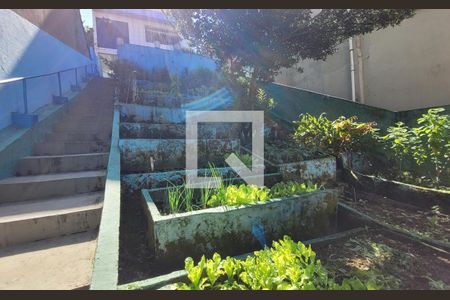 Casa à venda com 160m², 3 quartos e 4 vagas Casa à venda com 160m², 3 quartos e 4 vagasQuintal