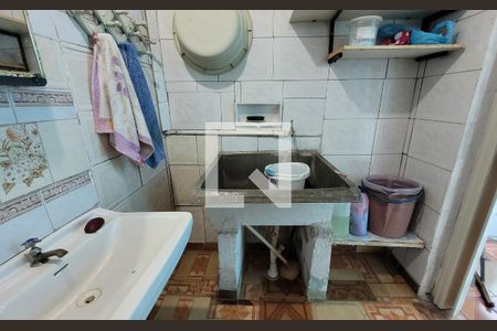 Casa à venda com 160m², 3 quartos e 4 vagas Casa à venda com 160m², 3 quartos e 4 vagasBanheiro