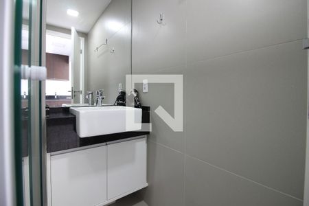 Banheiro de kitnet/studio à venda com 1 quarto, 64m² em Pinheiros, São Paulo