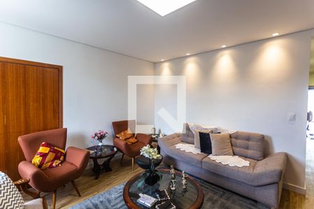 Sala de casa à venda com 4 quartos, 240m² em Nova Floresta, Belo Horizonte