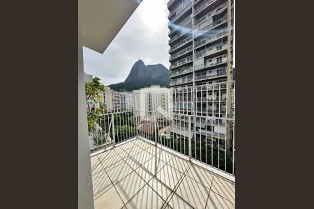 Apartamento à venda com 160m², 3 quartos e 1 vaga Apartamento à venda com 160m², 3 quartos e 1 vaga3º piso - Área externa