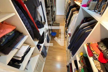 Apartamento à venda com 160m², 3 quartos e 1 vaga Apartamento à venda com 160m², 3 quartos e 1 vagaQuarto 3 - Closet