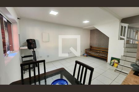 Detalhe Sala de casa para alugar com 2 quartos, 70m² em Embaré, Santos