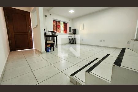 Sala de casa para alugar com 2 quartos, 70m² em Embaré, Santos