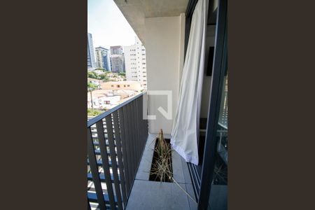 Varanda de kitnet/studio para alugar com 1 quarto, 28m² em Jardim das Bandeiras, São Paulo