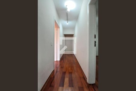 Corredor  de apartamento à venda com 3 quartos, 139m² em Cambuí, Campinas