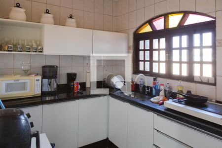 Casa à venda com 200m², 3 quartos e 6 vagas Casa à venda com 200m², 3 quartos e 6 vagasCozinha