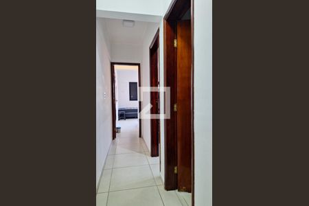 Corredor de apartamento para alugar com 2 quartos, 61m² em Vila Tupi, Praia Grande