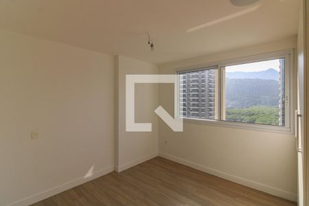 Suíte  de apartamento à venda com 3 quartos, 110m² em Barra da Tijuca, Rio de Janeiro