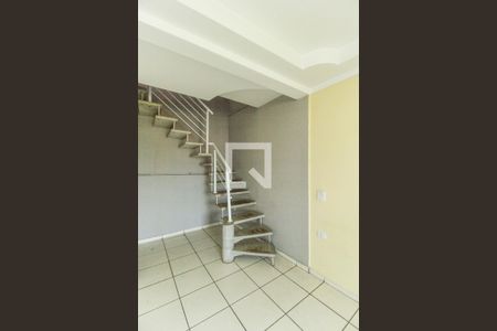 Escada de casa para alugar com 3 quartos, 200m² em Vila Engenho Novo, Barueri