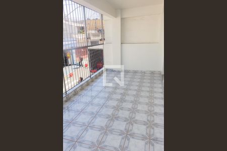 Casa à venda com 150m², 4 quartos e 2 vagas Casa à venda com 150m², 4 quartos e 2 vagasVaranda