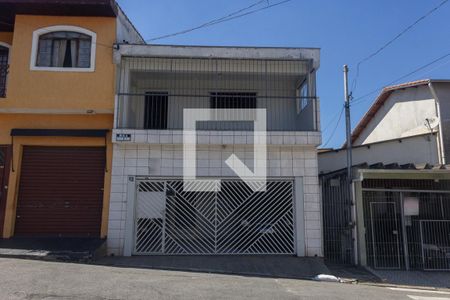 Casa à venda com 150m², 4 quartos e 2 vagas Casa à venda com 150m², 4 quartos e 2 vagasFachada
