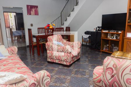 Sala de casa à venda com 4 quartos, 150m² em Jardim Cotinha, São Paulo